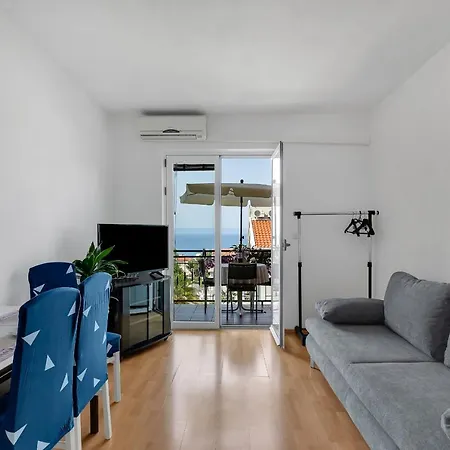 Family Leona * מאקרסקה