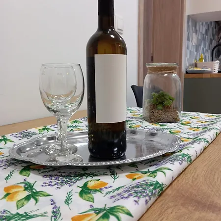 Family Leona * מאקרסקה