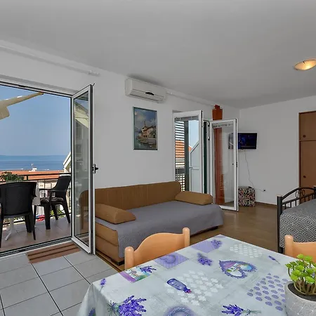 Family Leona * מאקרסקה