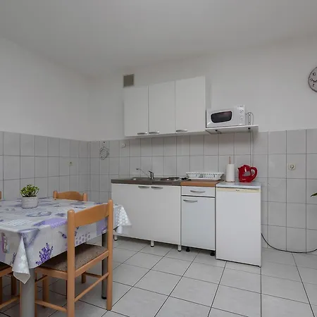 דירה Family Leona