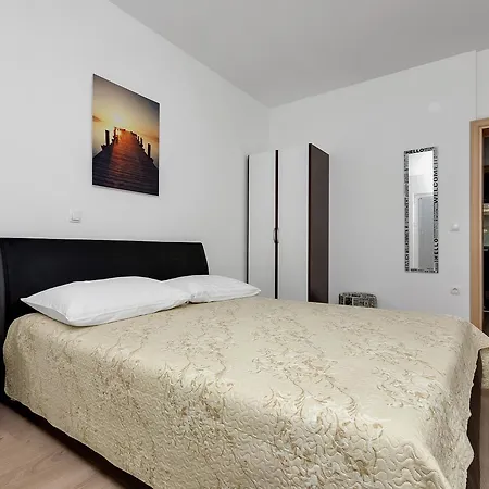 Family Leona דירה מאקרסקה