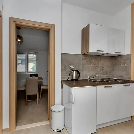 דירה Family Leona *