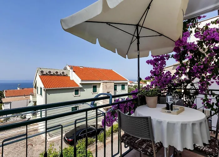 Family Leona * Μακάρσκα