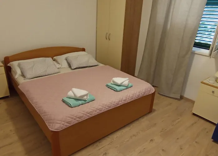 Family Leona Μακάρσκα