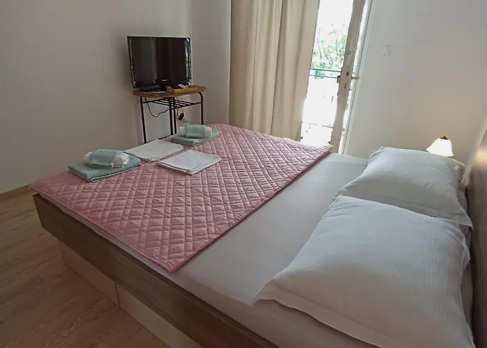 Family Leona * Μακάρσκα