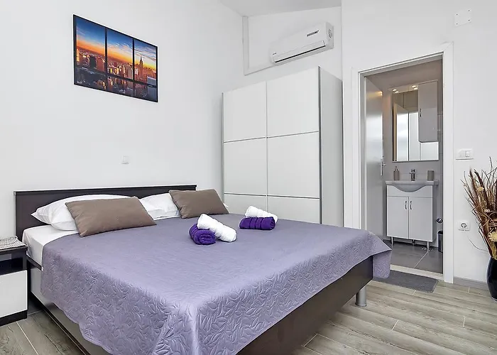 Family Leona * Μακάρσκα