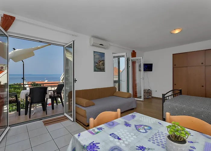 Family Leona * Μακάρσκα