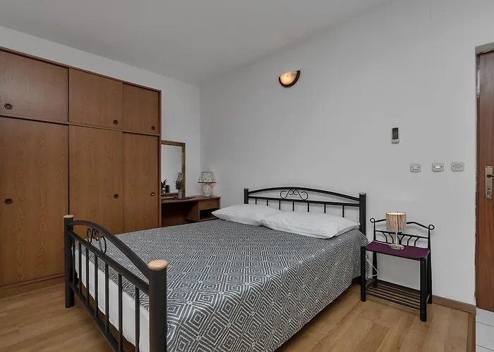 Διαμέρισμα Family Leona *