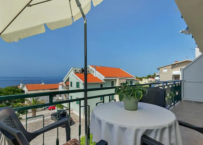 Family Leona Μακάρσκα