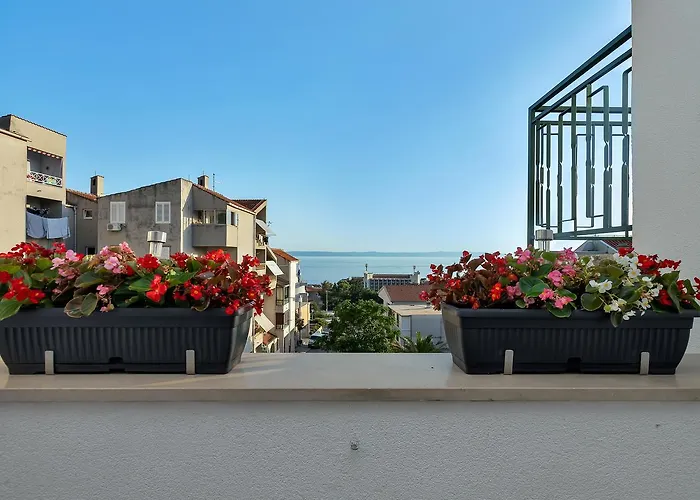 Family Leona Μακάρσκα