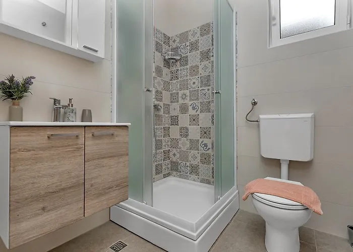 Family Leona Μακάρσκα