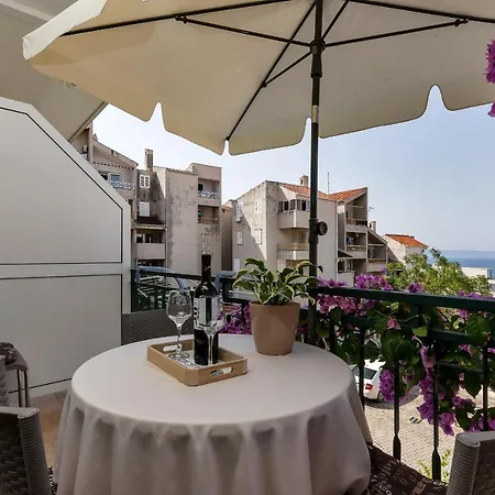 Family Leona * Makarská