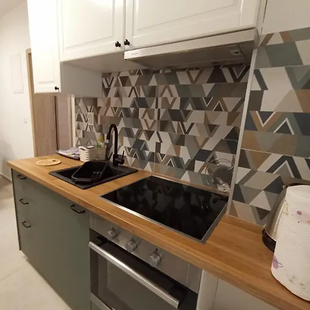 Family Leona Апартаменти *