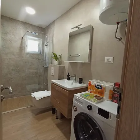 Family Leona * Makarská