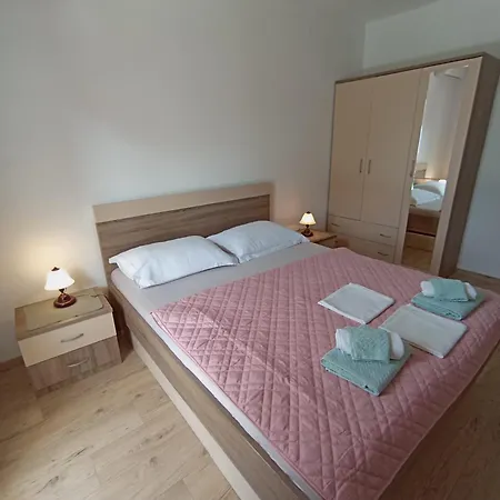 Апартаменти Family Leona Макарська