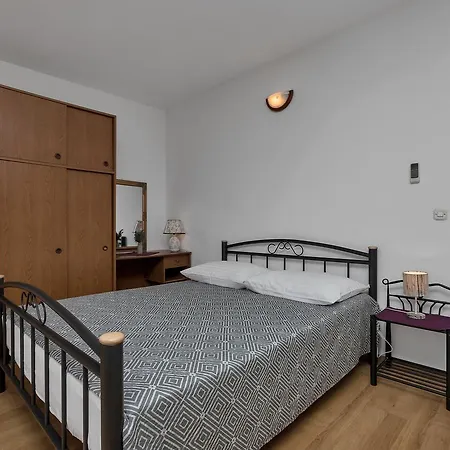 Апартаменти Family Leona *