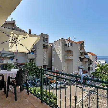 Апартаменти Family Leona *