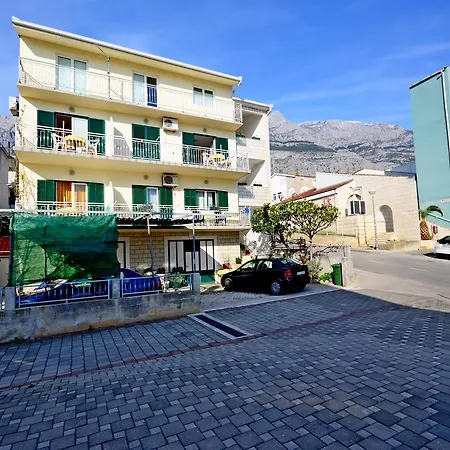 Family Leona Makarská