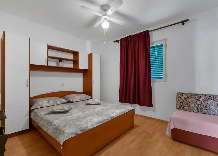 Family Leona * Makarská