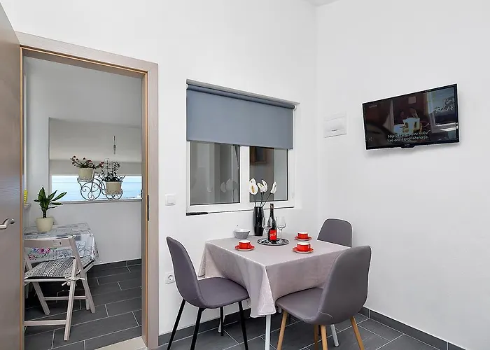 Family Leona * Makarská