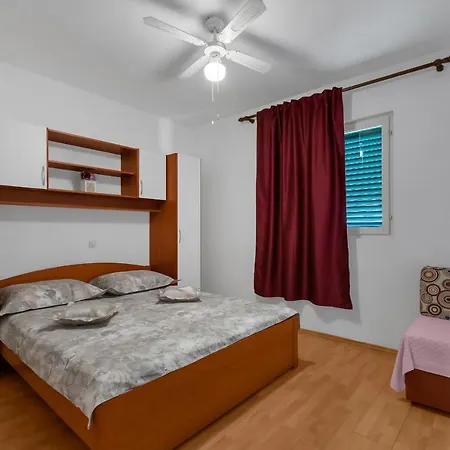 Family Leona * ماكارسكا