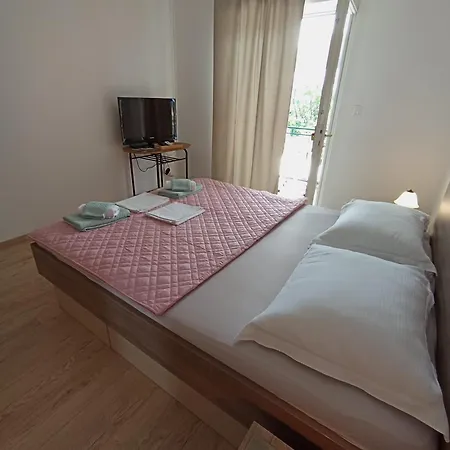 Family Leona * ماكارسكا