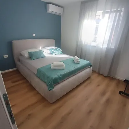 Family Leona Apartment Makarska