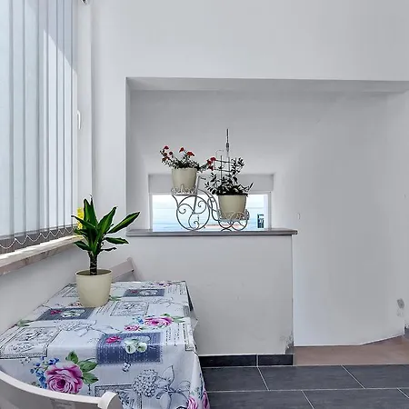 Family Leona شقة ماكارسكا