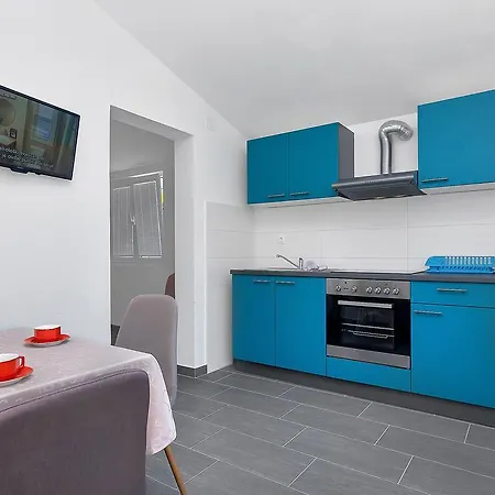 Family Leona شقة *